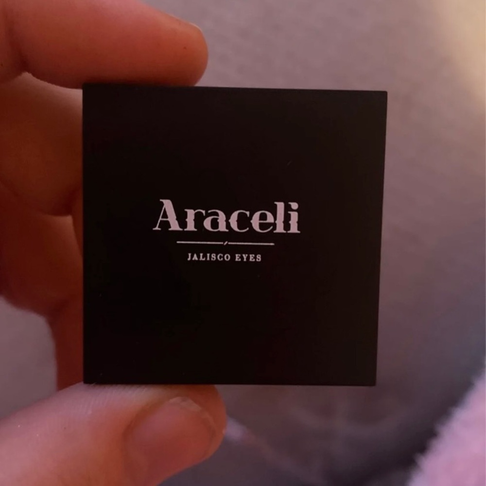 Araceli eyeshadow